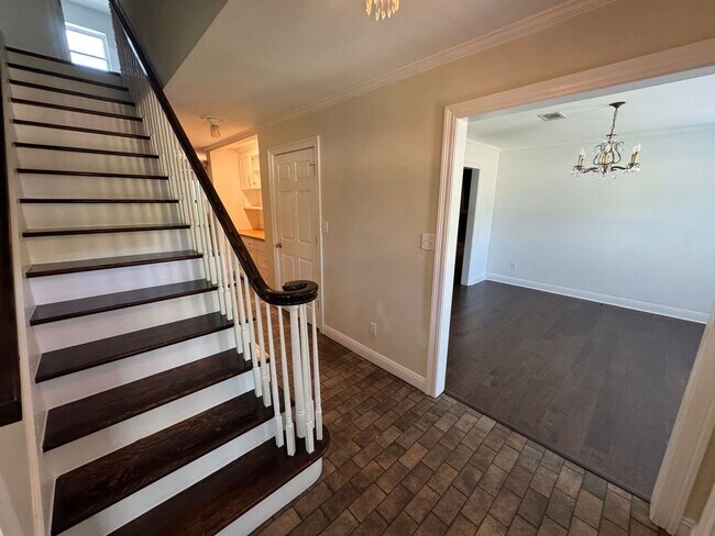 Building Photo - Pensacola - Inverness - 3 bedroom, 2 bathroom
