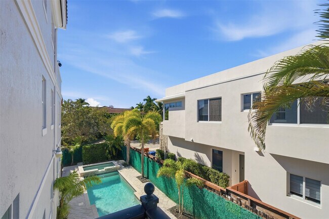 Building Photo - 2515 NE 18th St