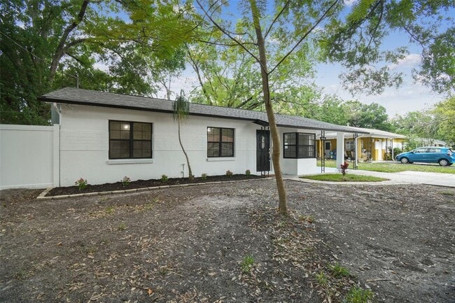 Building Photo - 4910 N Darby Ave