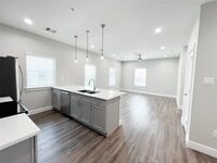 Building Photo - 144 W 5th St