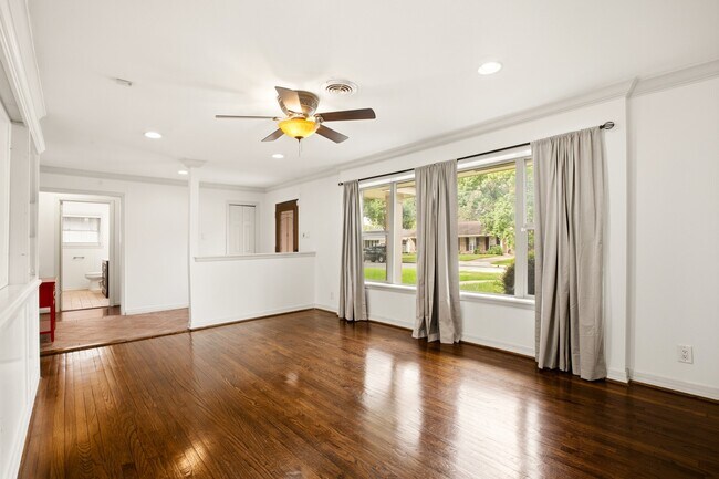 Building Photo - 5238 Kinglet St