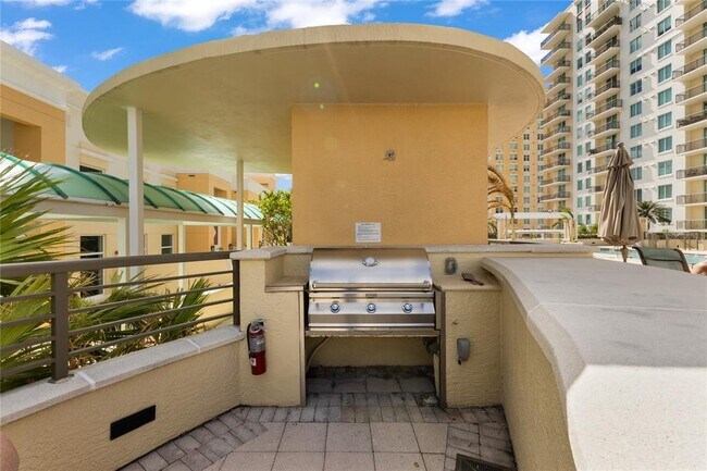 Building Photo - 800 N Tamiami Trl