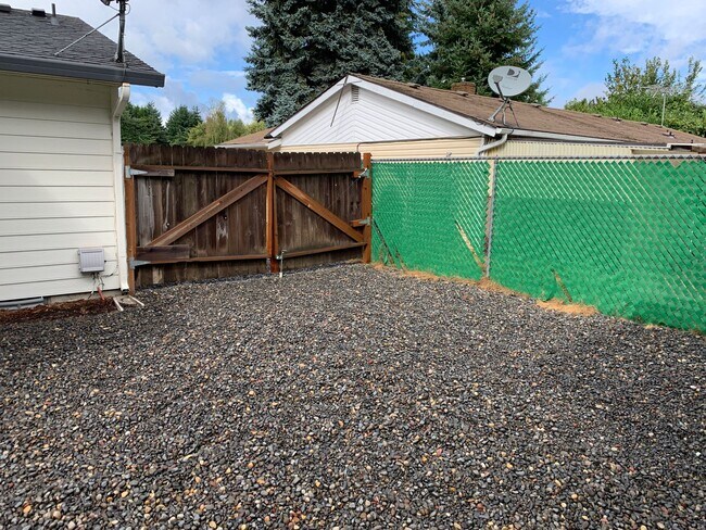 Building Photo - Honey stop the car one-Level ranch in the ...