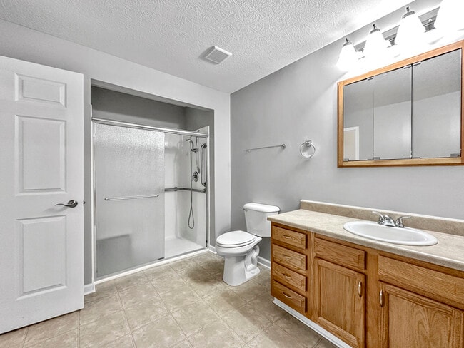 Building Photo - Beautiful 2 Beds 1.5 Bath Villa
