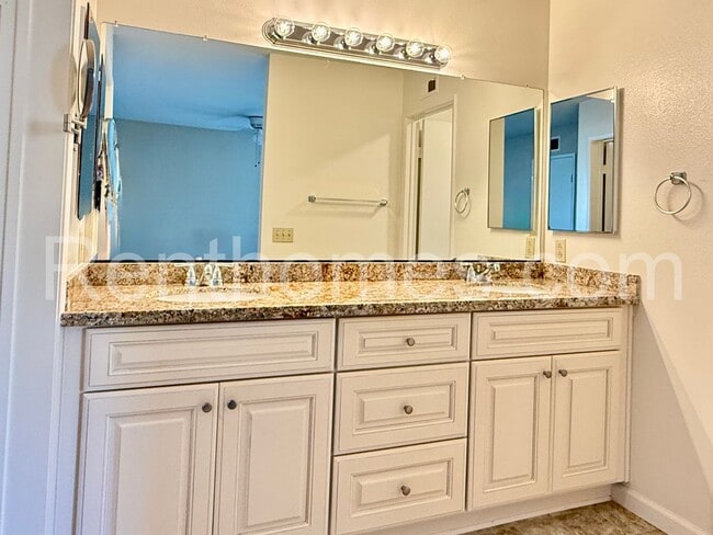 Building Photo - 13534 Longfellow Ln