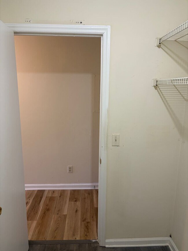 Building Photo - 4BR/2BA Near Virginia Tech | Bus Route, Laundry In-Unit