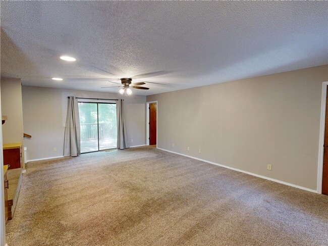 Building Photo - 1275 N Gregg Ave