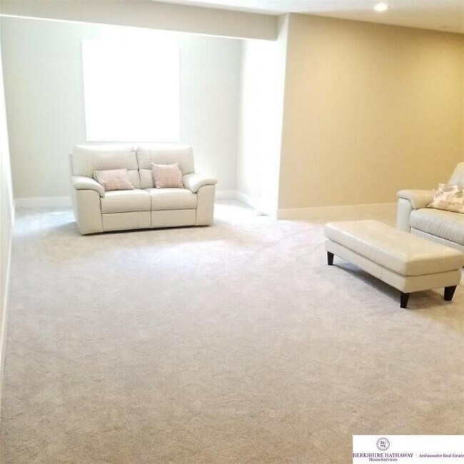 Building Photo - 4 bedroom in Omaha NE 68022