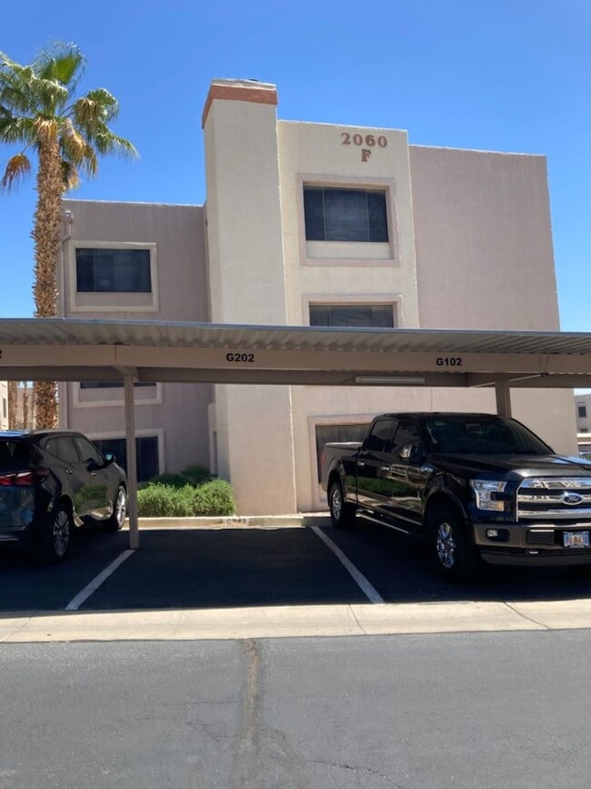 Building Photo - 3 Bedroom Condo in Gated Portofino!