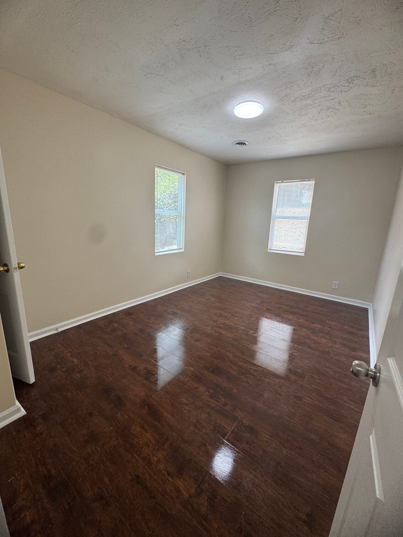 Building Photo - 525 Peach Orchard Dr