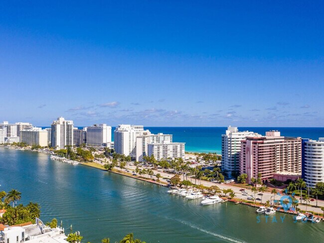 Building Photo - 5225 Collins Ave
