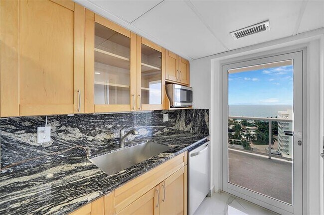 Building Photo - 2841 N Ocean Blvd