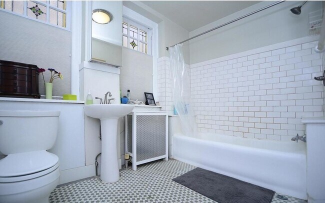 Building Photo - 4625 Pine St