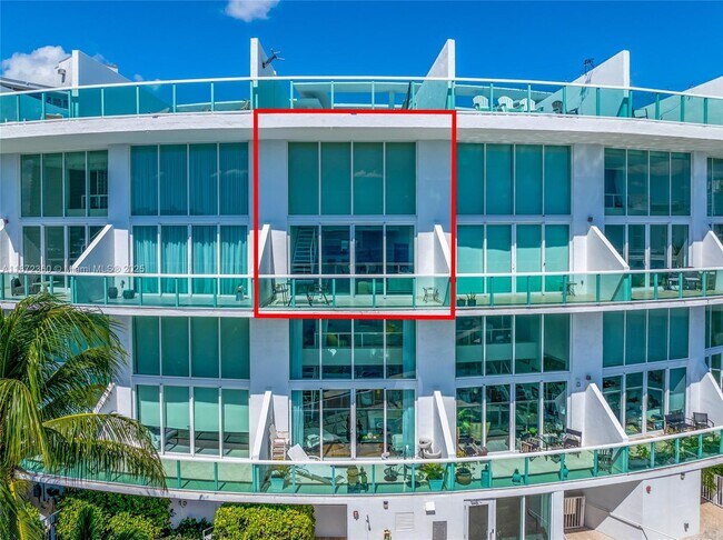 Building Photo - 2000 Bay Dr