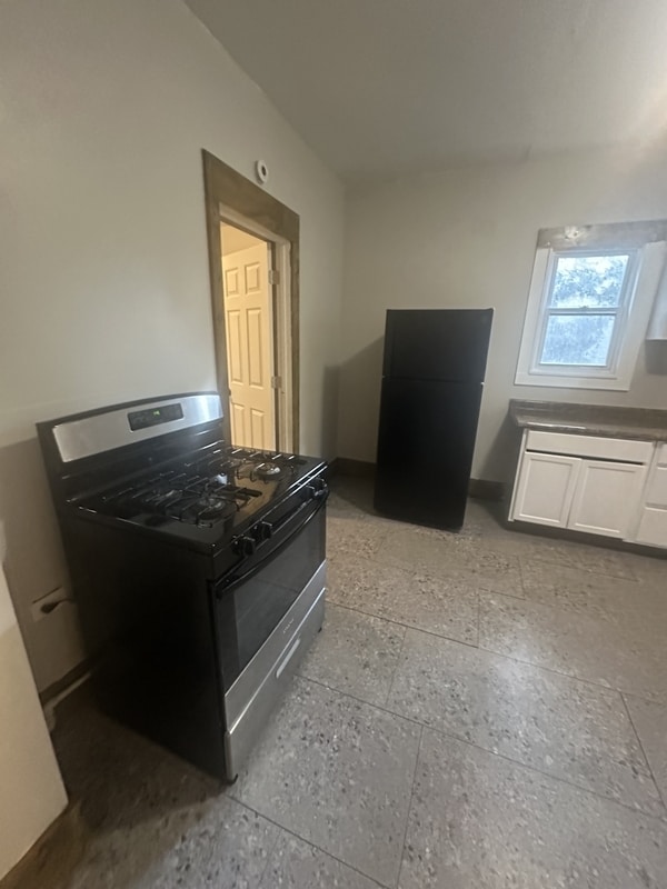 Building Photo - 3244 W 92nd St