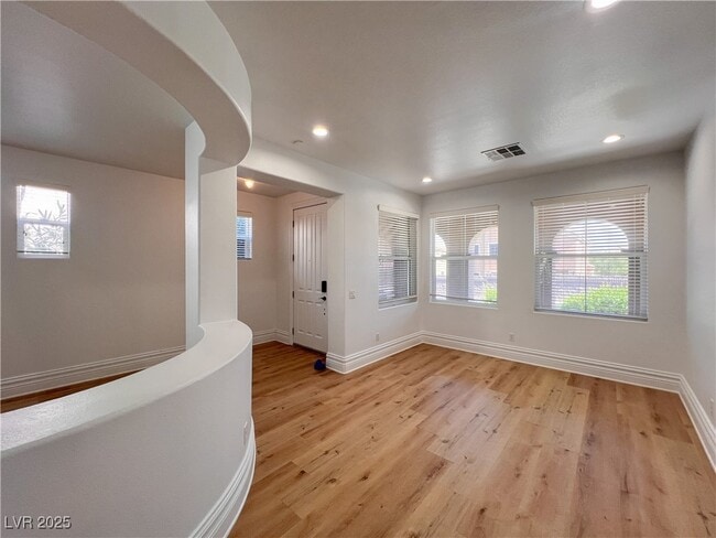 Building Photo - 599 Center Green Dr