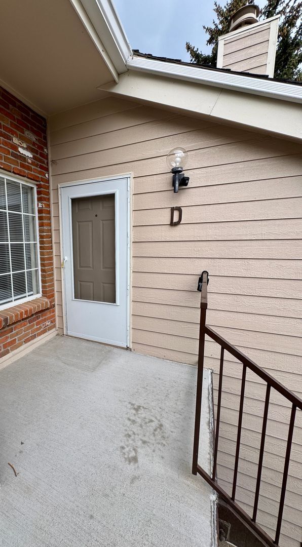 Building Photo - 2 Bedroom 1 Bath In Aurora Available NOW!!