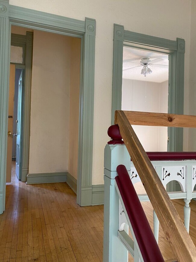 Building Photo - In the Heart of Dinkytown - Amazing 6 bedroom Victorian Rental Home,  Fall 2026!