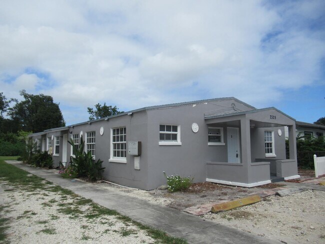 Building Photo - 2325 Madison St