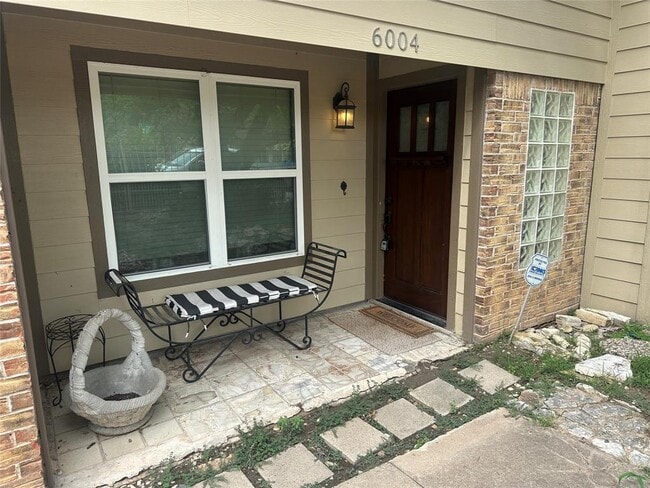 Building Photo - 6004 Palm Cir