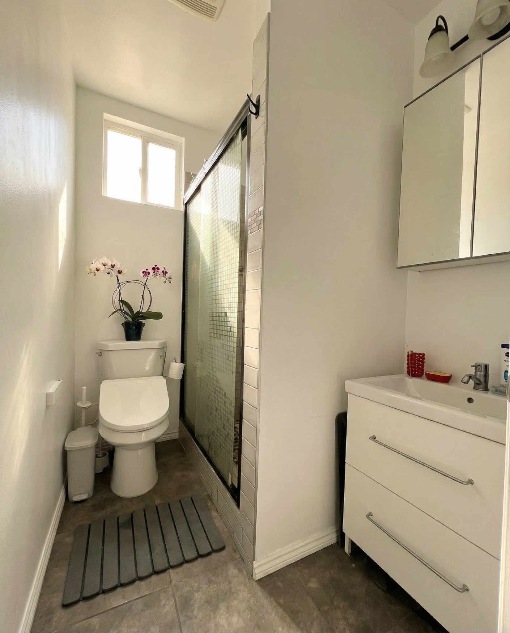 Bathroom - 1114 W 57th St