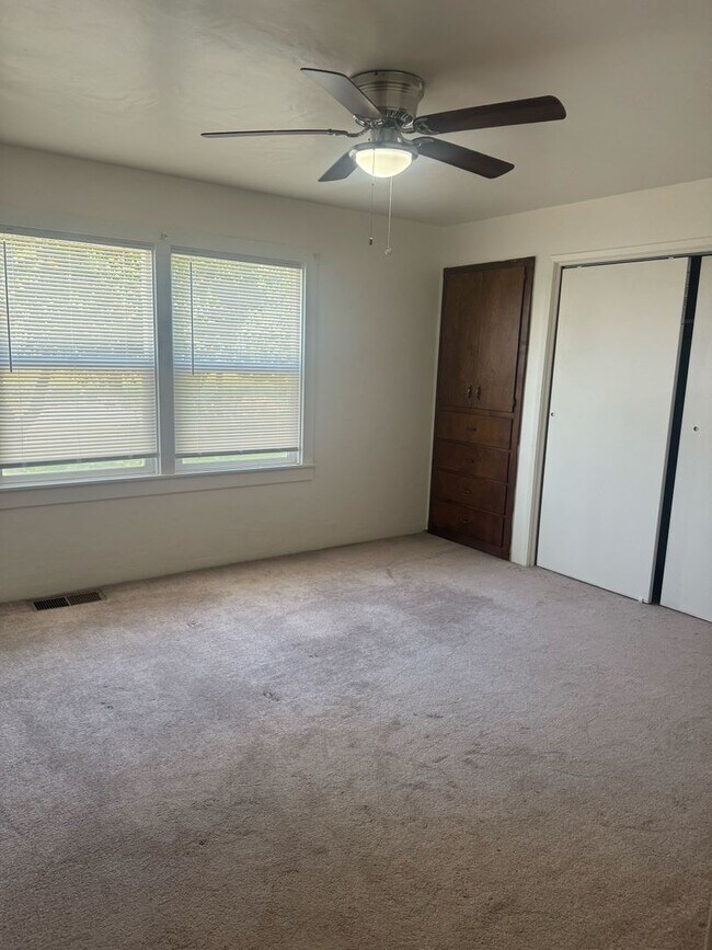 Building Photo - Charming and newly remodeled 2-bedroom, 1-...