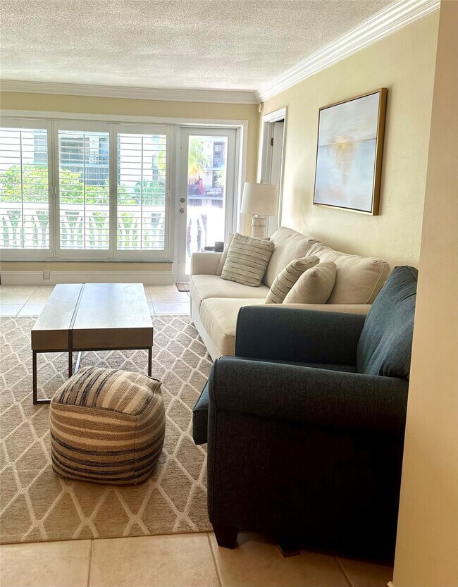 Building Photo - 1169 Hillsboro Mile