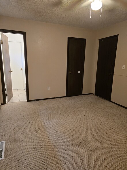 Building Photo - 403 Greenway Dr