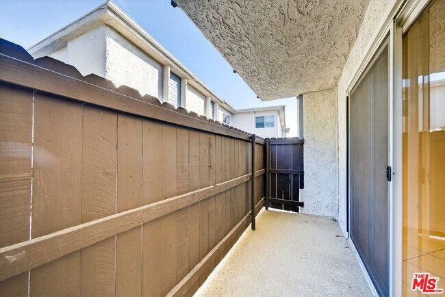 Building Photo - 5252 Coldwater Canyon Ave