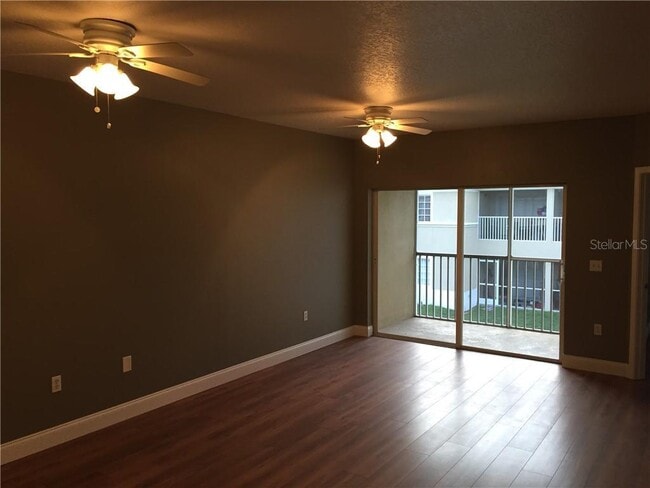 Building Photo - 6413 Hollydale Pl