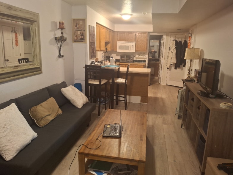 Building Photo - 720 E Anemone Trail