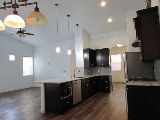 Building Photo - 2096 Two Wood Dr