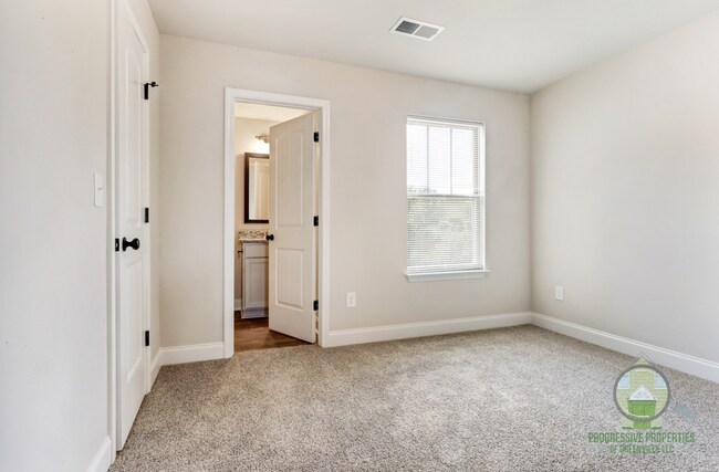 Building Photo - 111 Sitton Dr