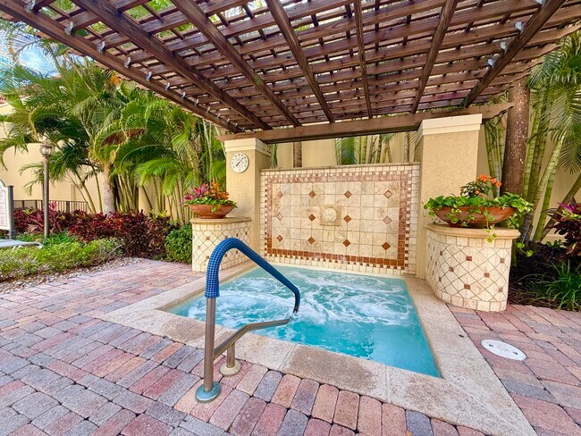Building Photo - 630 S Sapodilla Ave