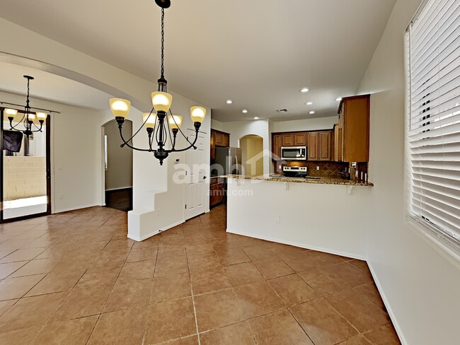 Building Photo - 576 E Calle De Ocaso