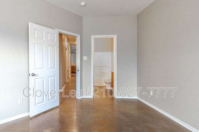 Building Photo - 5718 Golf Heights