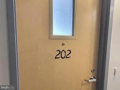 Building Photo - 75 Maple St