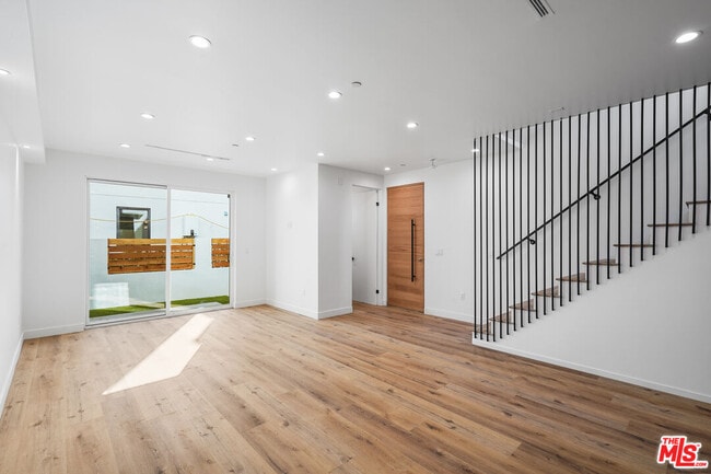 Building Photo - 839 N McCadden Pl