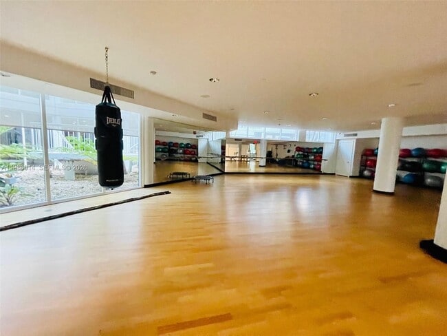 Building Photo - 20281 E Country Club Dr