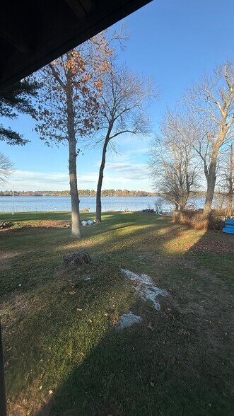 Backyard Yard - 41 Lakeview Pl