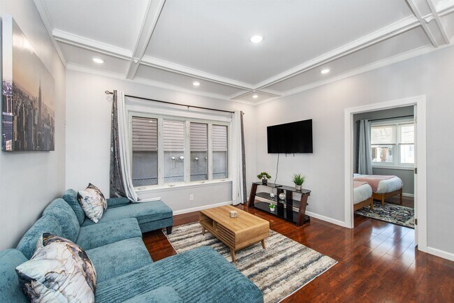 Building Photo - 19 W 27th St