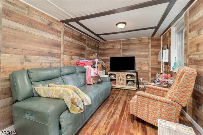 Building Photo - 102 3rd St