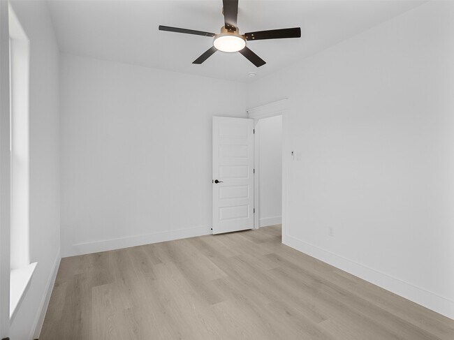 Building Photo - 4103 E Toliver St