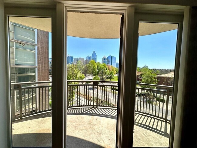 Building Photo - Upscale 2 bedroom/2 bathroom Condo in uptown Charlotte, Short Walk to Bank Of America Stadium