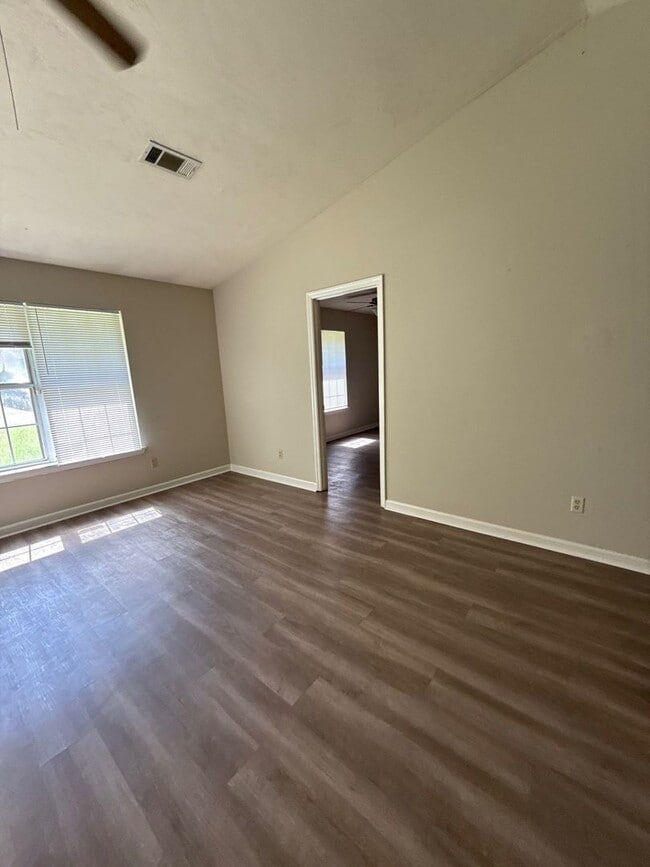 Building Photo - 904 Bald Eagle Run