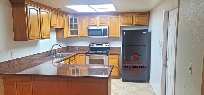 Building Photo - Fantastic opportunity in S. Sacramento! Co...