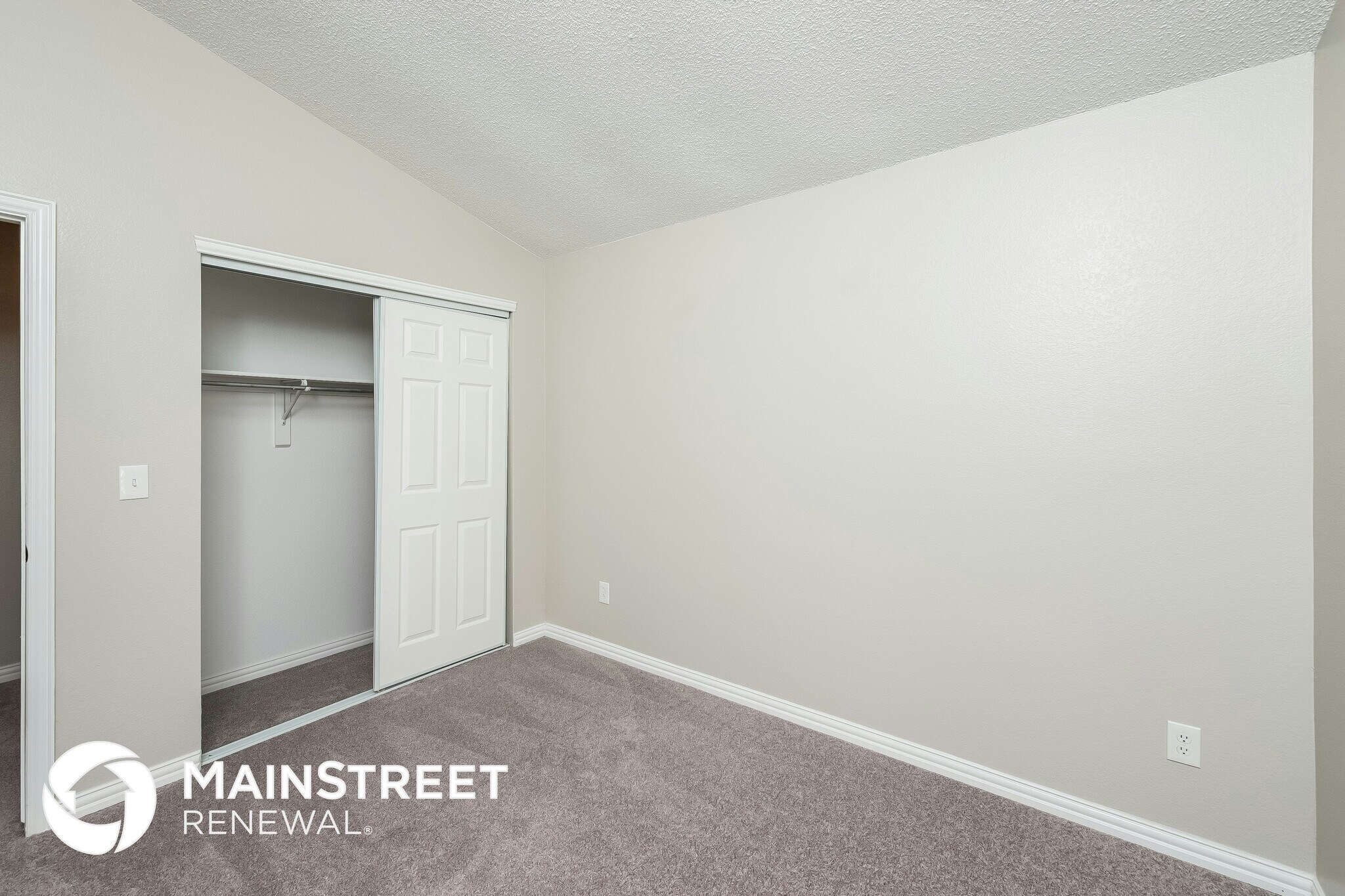 Building Photo - 18557 E Hamilton Dr