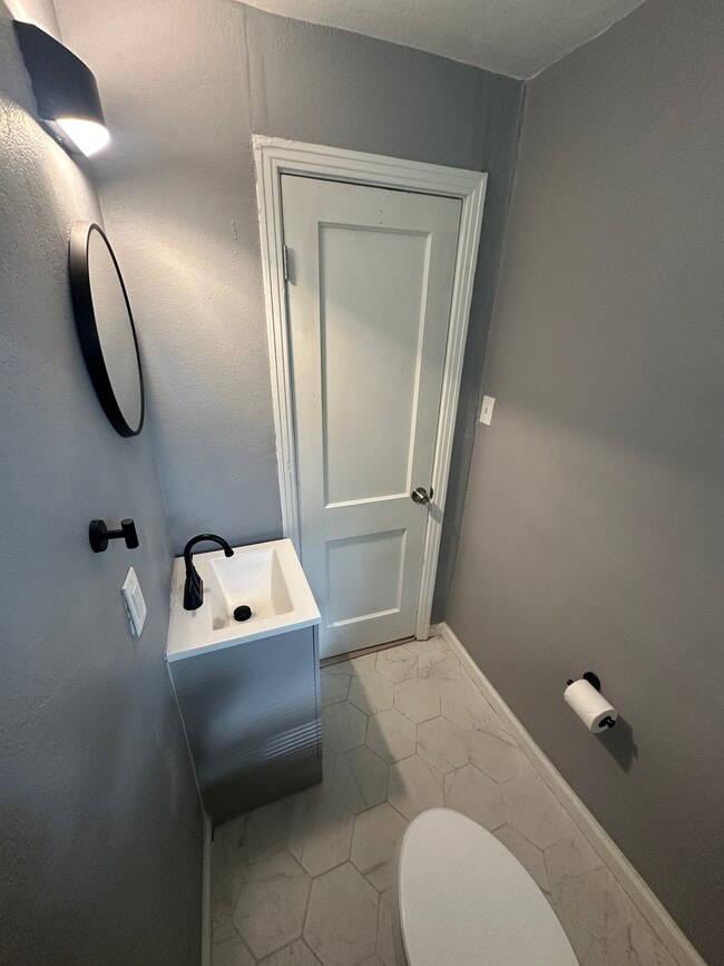 Building Photo - 3150 Belden Cir