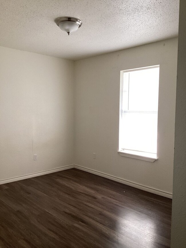 Building Photo - 2 Bedroom in the Parkview School district!...