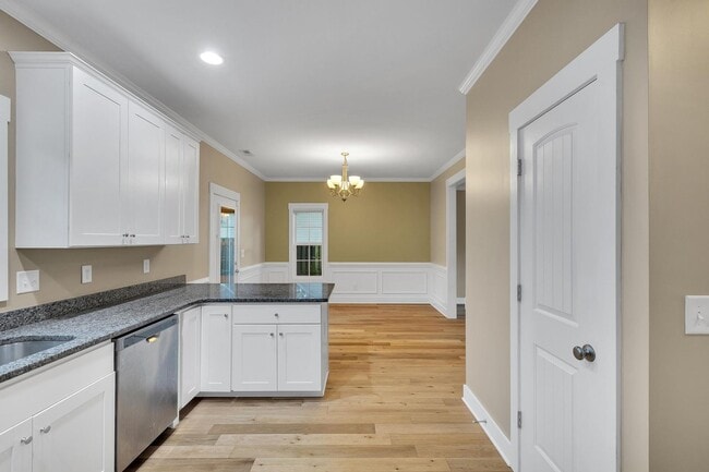 Building Photo - Beautiful 3 Bedroom with bonus in Sneads Ferry